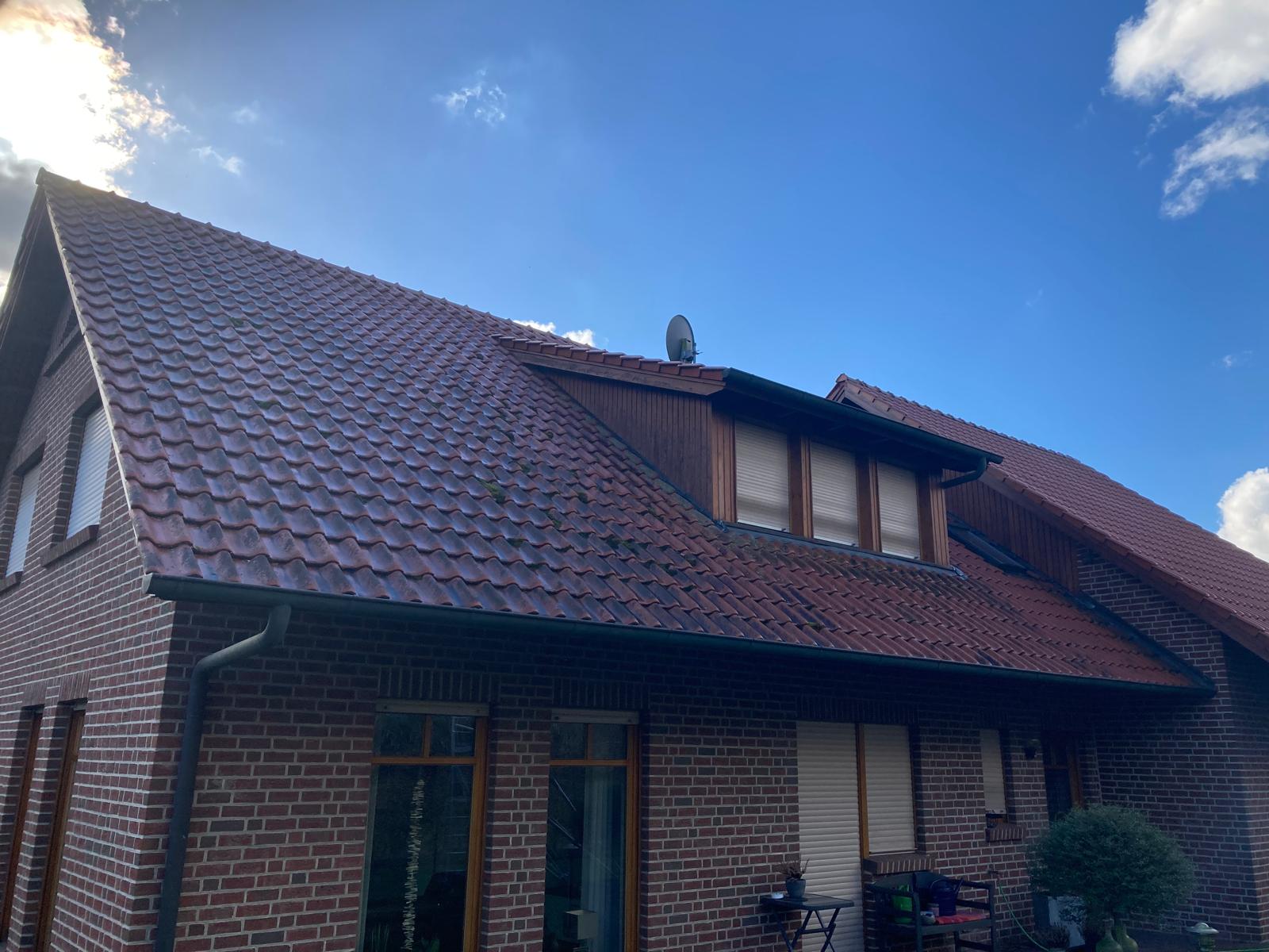 Hausdach nach dem Winter